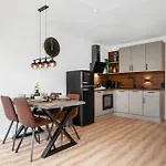 Neu! Modernes Am Larrelter Tief - Balkon, Privatparkplatz & Fire Tv! אמדן