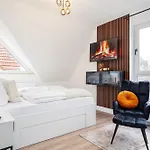 Neu! Modernes Am Larrelter Tief - Balkon, Privatparkplatz & Fire Tv! דירה אמדן
