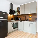 Neu! Modernes Am Larrelter Tief - Balkon, Privatparkplatz & Fire Tv! דירה אמדן