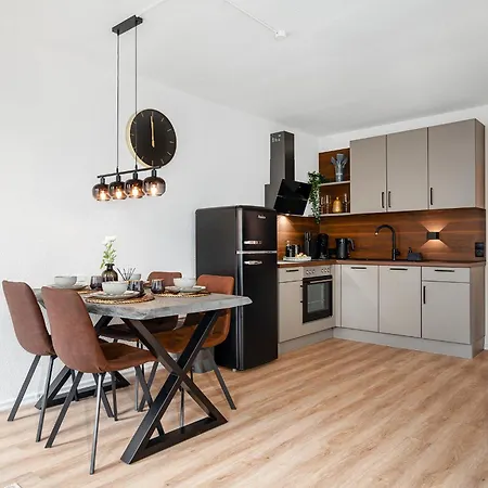 Neu! Modernes Am Larrelter Tief - Balkon, Privatparkplatz & Fire Tv! Emden