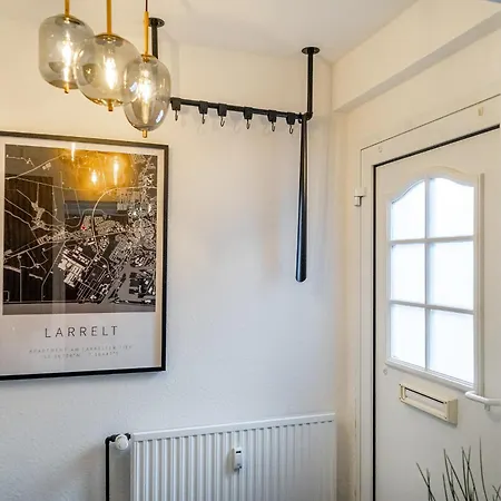 Neu! Modernes Am Larrelter Tief - Balkon, Privatparkplatz & Fire Tv! Appartement Emden