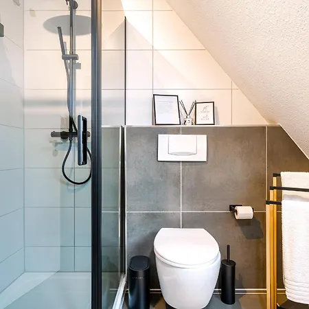 Neu! Modernes Am Larrelter Tief - Balkon, Privatparkplatz & Fire Tv! * Emden