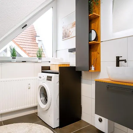 Modernes Tierbach Apartment 15 - Balkon, Privatparkplatz & Fire Tv! *