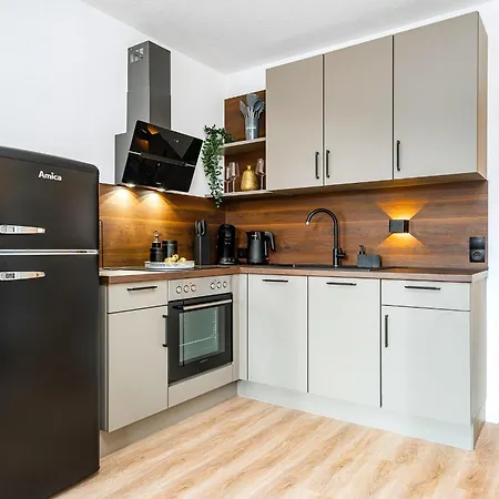 Neu! Modernes Am Larrelter Tief - Balkon, Privatparkplatz & Fire Tv! Appartement Emden